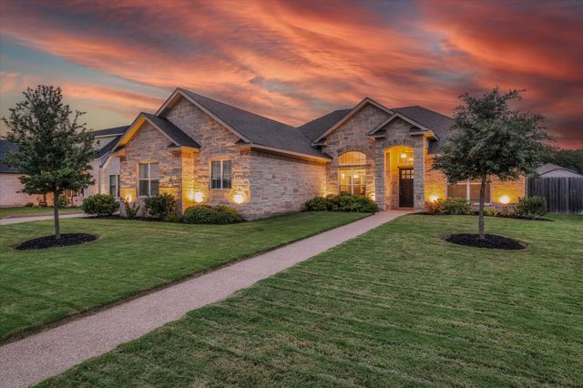 841 Day Star Drive, Hewitt, TX 76643