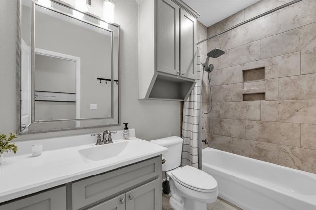 841 Day Star Drive, Hewitt, TX 76643