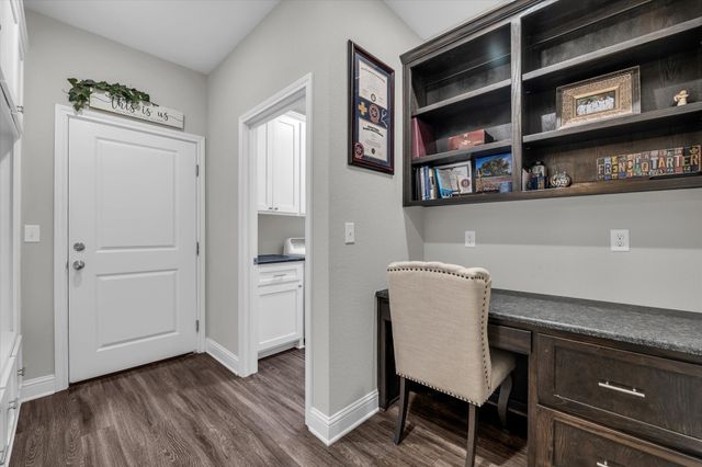 841 Day Star Drive, Hewitt, TX 76643