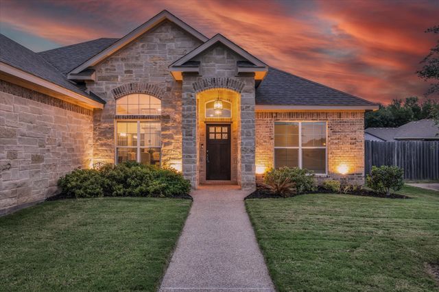 841 Day Star Drive, Hewitt, TX 76643