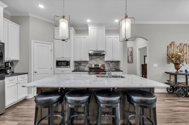 841 Day Star Drive, Hewitt, TX 76643