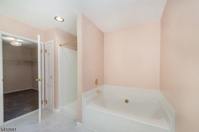 8103 Burgundy Way, Wayne Twp., NJ 07470