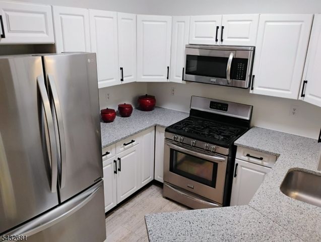 8103 Burgundy Way, Wayne Twp., NJ 07470