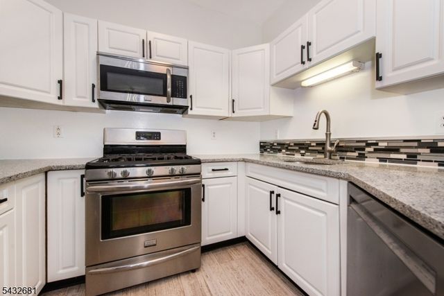 8103 Burgundy Way, Wayne Twp., NJ 07470