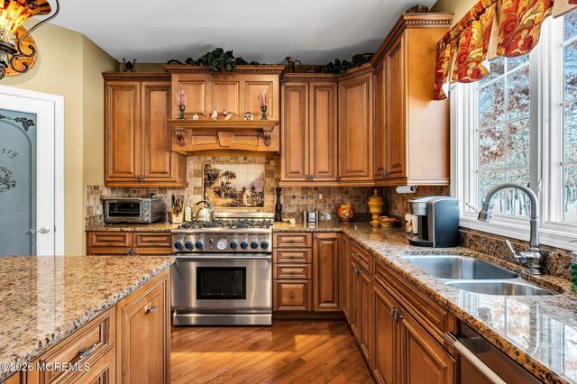 24 Parkside Drive, Jackson, NJ 08527