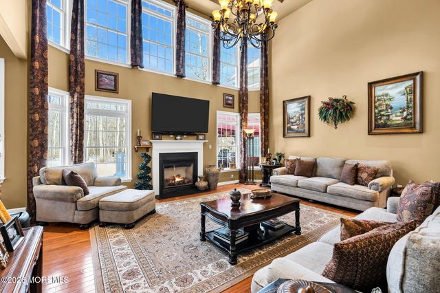 24 Parkside Drive, Jackson, NJ 08527