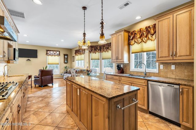 24 Parkside Drive, Jackson, NJ 08527