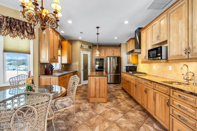 24 Parkside Drive, Jackson, NJ 08527