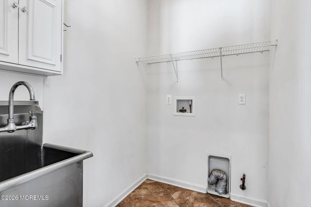 24 Parkside Drive, Jackson, NJ 08527