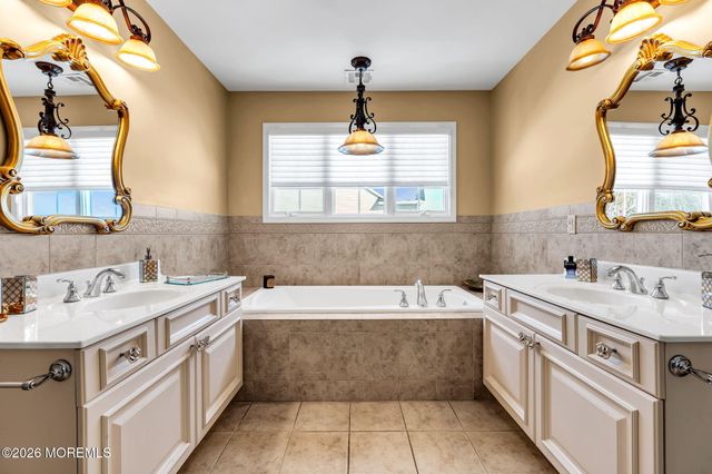 24 Parkside Drive, Jackson, NJ 08527