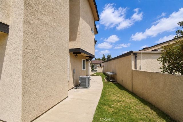 1896 W Surf, Anaheim, CA 92801