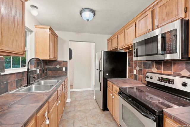 28614 Waterview Dr, Boerne, TX 78006