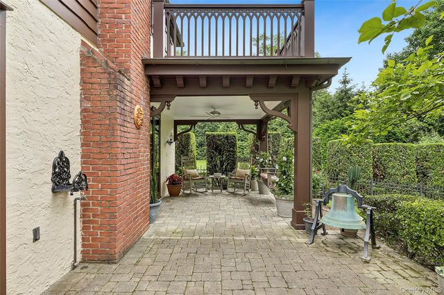 84 Luquer Road, Manhasset, NY 11030
