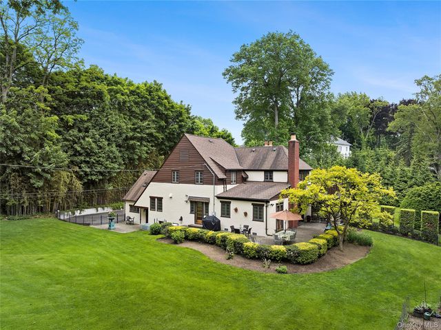 84 Luquer Road, Manhasset, NY 11030
