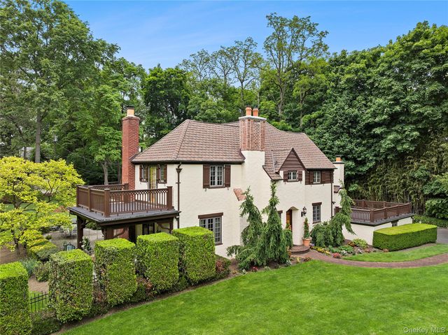 84 Luquer Road, Manhasset, NY 11030