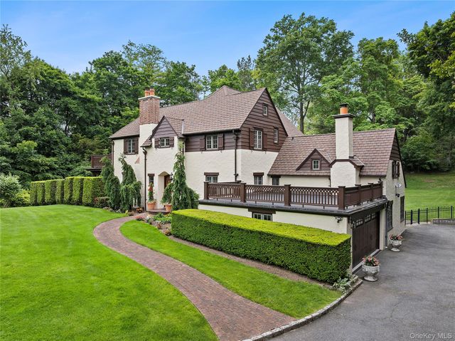 84 Luquer Road, Manhasset, NY 11030