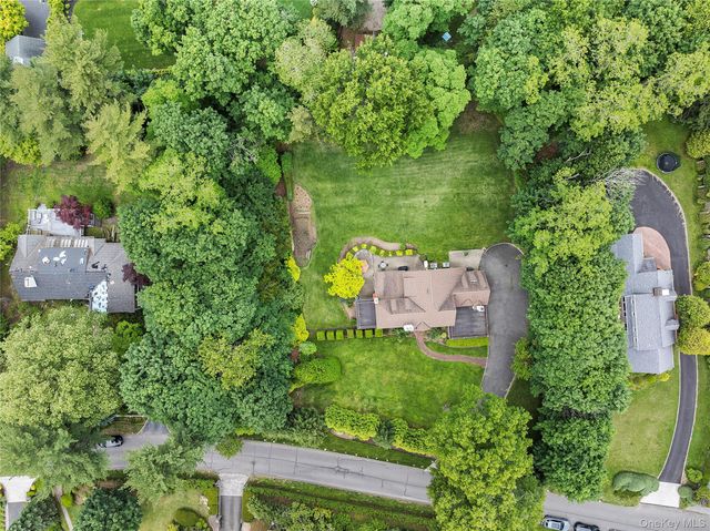 84 Luquer Road, Manhasset, NY 11030