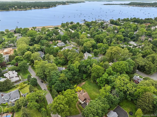 84 Luquer Road, Manhasset, NY 11030