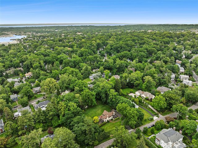 84 Luquer Road, Manhasset, NY 11030