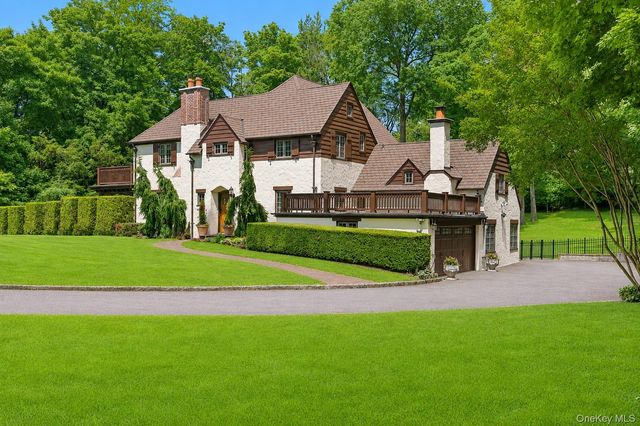 84 Luquer Road, Manhasset, NY 11030