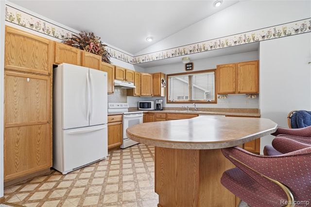 1089 Jenna Drive 217, Davison, MI 48423