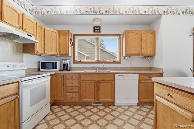 1089 Jenna Drive 217, Davison, MI 48423