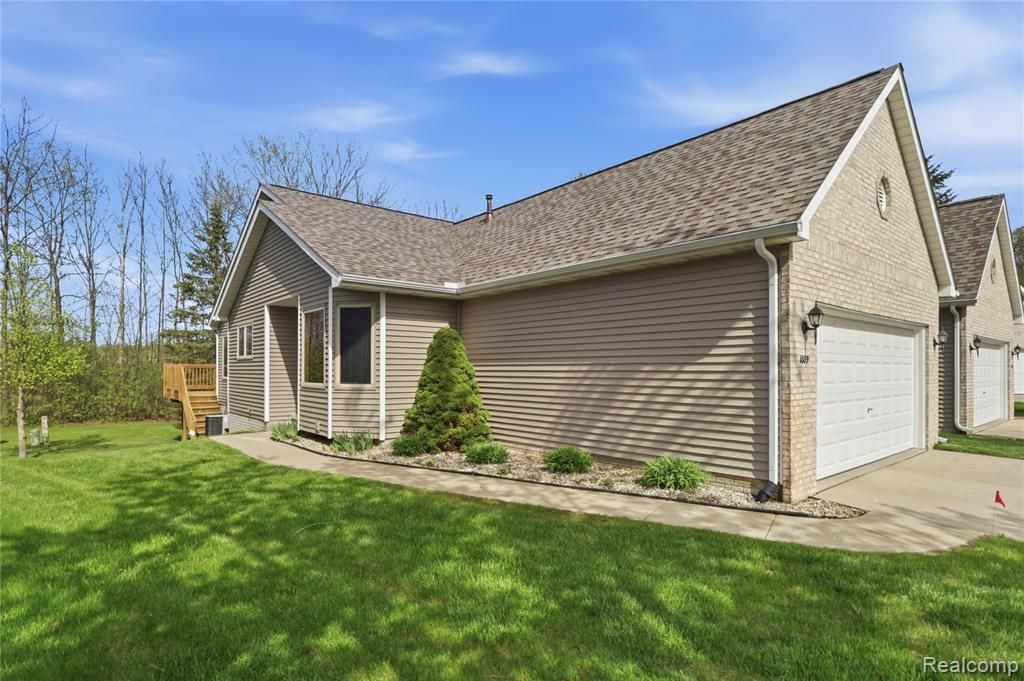 1089 Jenna Drive 217, Davison, MI 48423