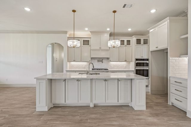 101 Eagle Court, Glen Rose, TX 76077