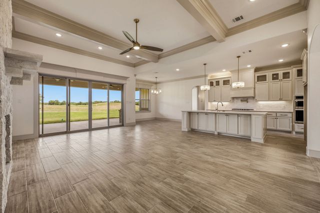 101 Eagle Court, Glen Rose, TX 76077
