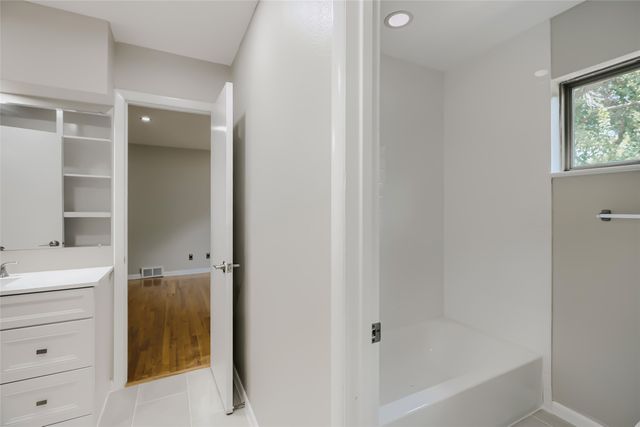 6606 Stonebrook Circle, Dallas, TX 75240