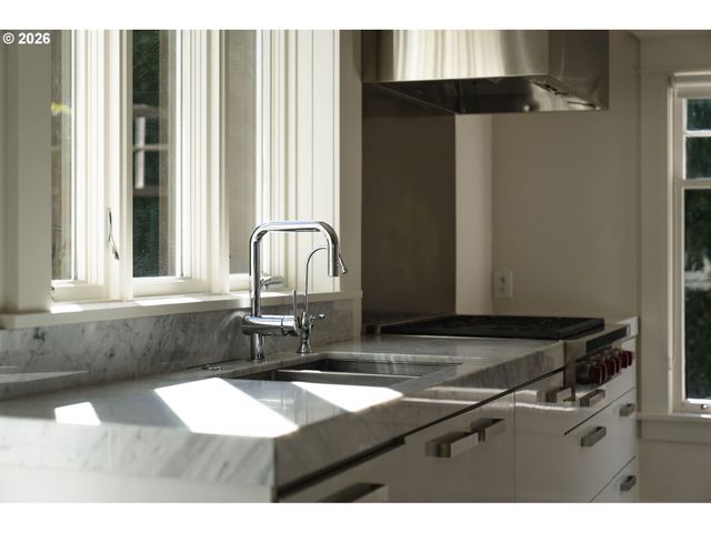 840 Nw SUMMIT Ave, Portland, OR 97210