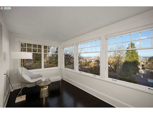 840 Nw SUMMIT Ave, Portland, OR 97210