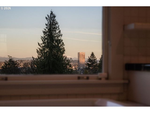 840 Nw SUMMIT Ave, Portland, OR 97210