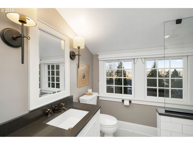 840 Nw SUMMIT Ave, Portland, OR 97210