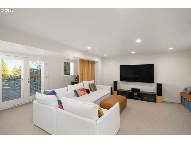 840 Nw SUMMIT Ave, Portland, OR 97210