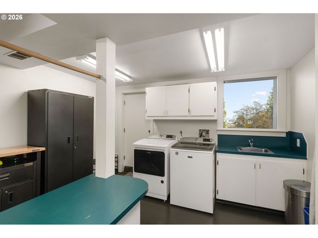 840 Nw SUMMIT Ave, Portland, OR 97210