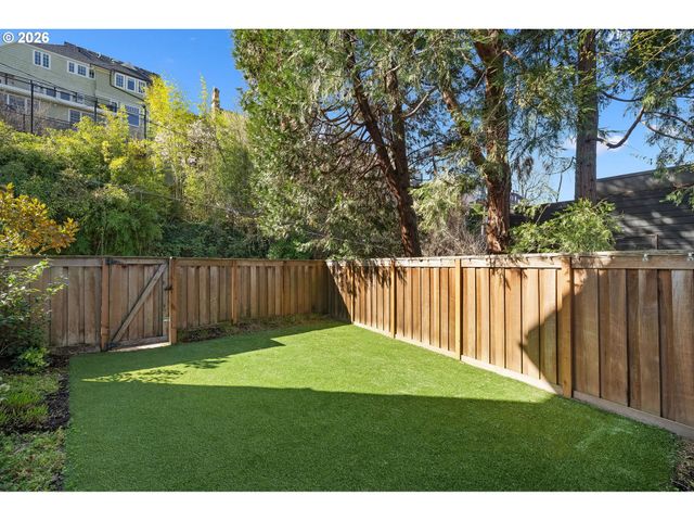 840 Nw SUMMIT Ave, Portland, OR 97210