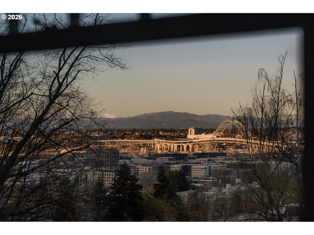 840 Nw SUMMIT Ave, Portland, OR 97210