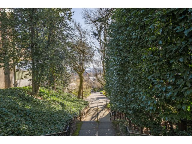 840 Nw SUMMIT Ave, Portland, OR 97210