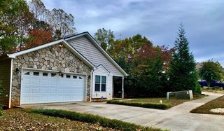1287 Emerald Crest Dr, Bedford, VA 24523