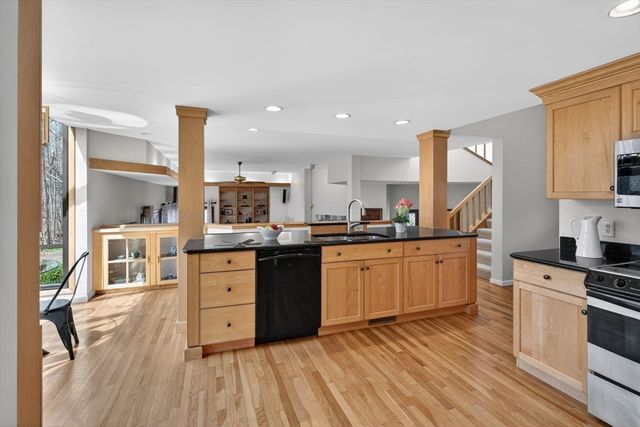 23 Greybirch Rd, Andover, MA 01810