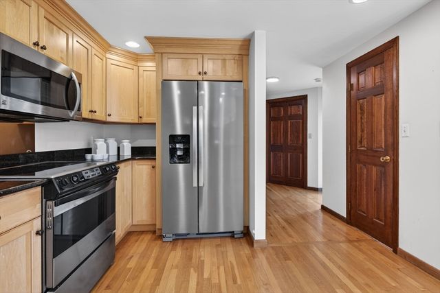 23 Greybirch Rd, Andover, MA 01810