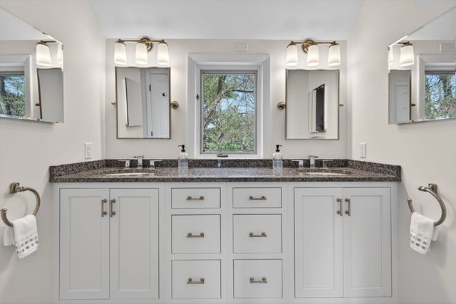 23 Greybirch Rd, Andover, MA 01810