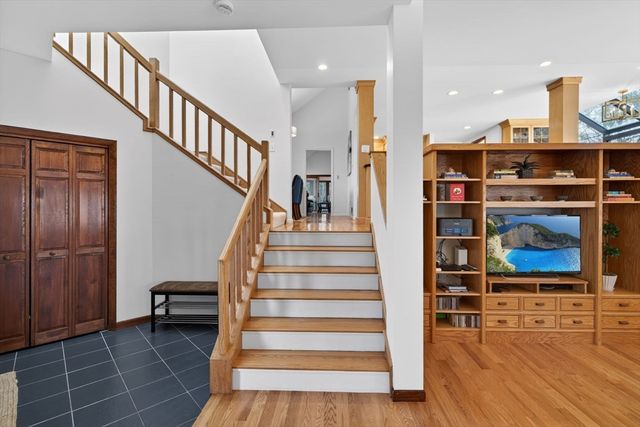 23 Greybirch Rd, Andover, MA 01810