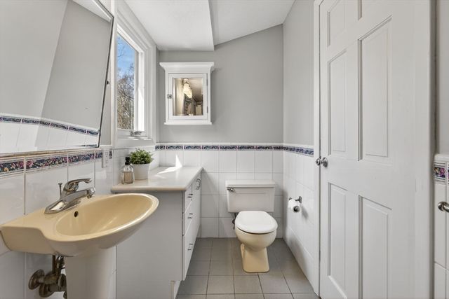 23 Greybirch Rd, Andover, MA 01810