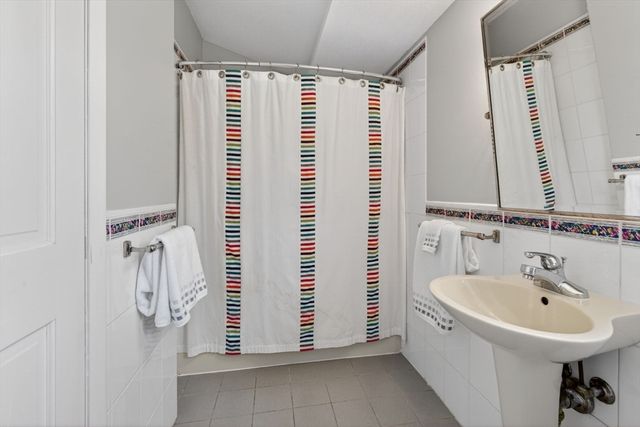 23 Greybirch Rd, Andover, MA 01810