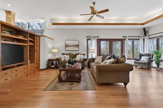 23 Greybirch Rd, Andover, MA 01810