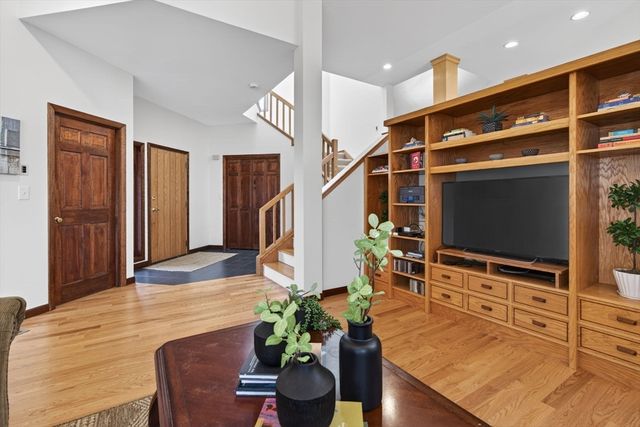 23 Greybirch Rd, Andover, MA 01810