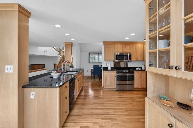 23 Greybirch Rd, Andover, MA 01810