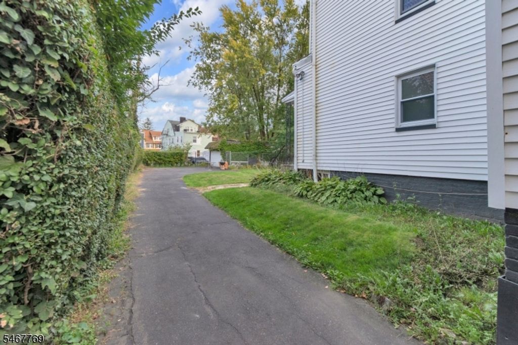 44 Oakland Terr, Newark City, NJ 07106 — photo 4